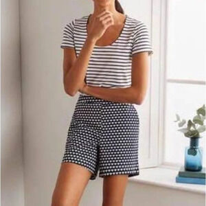 Boden Danby Pull On Shorts in Navy & White - Size 6